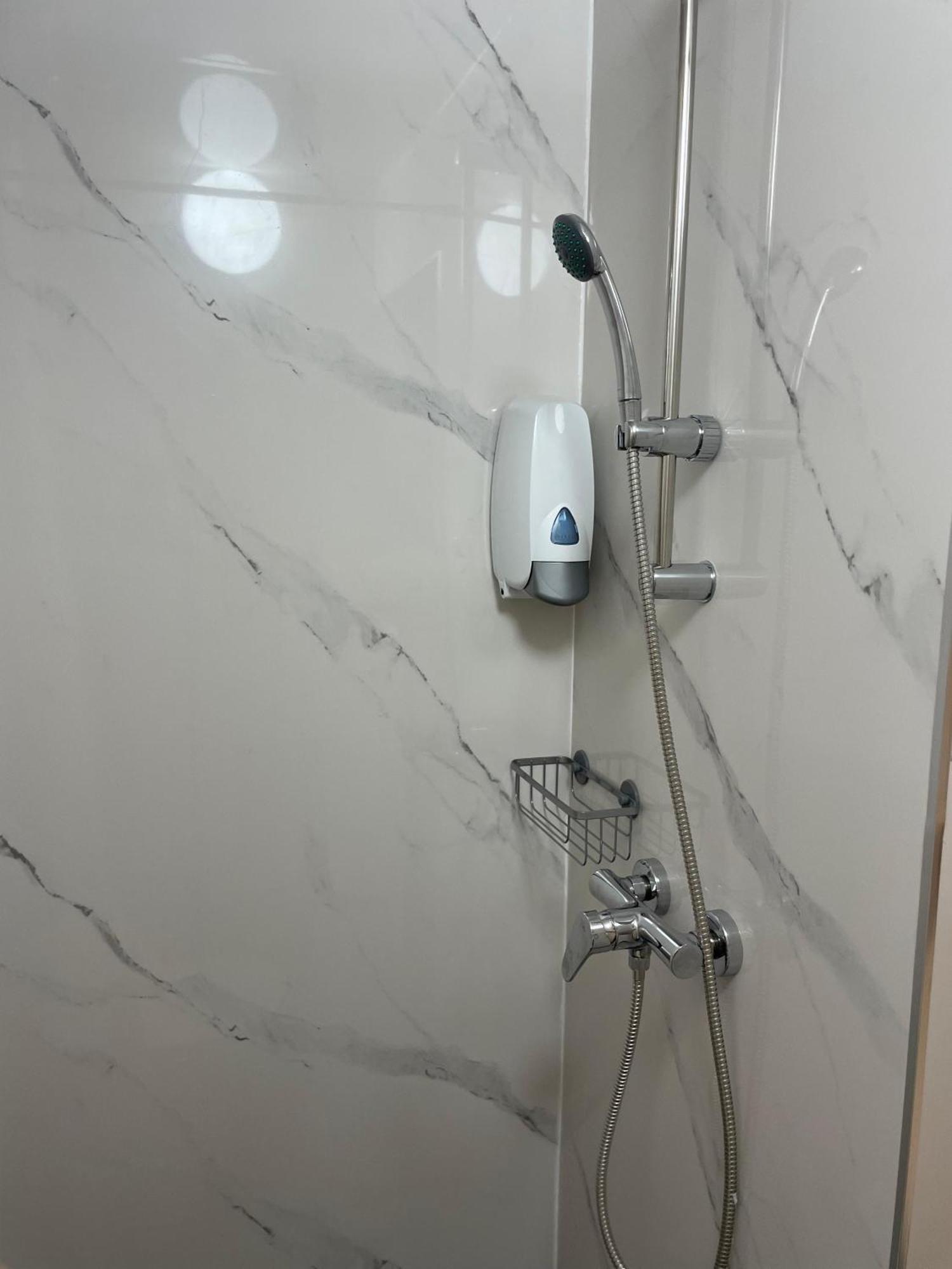 Hotel Thania 프롱티냥 외부 사진