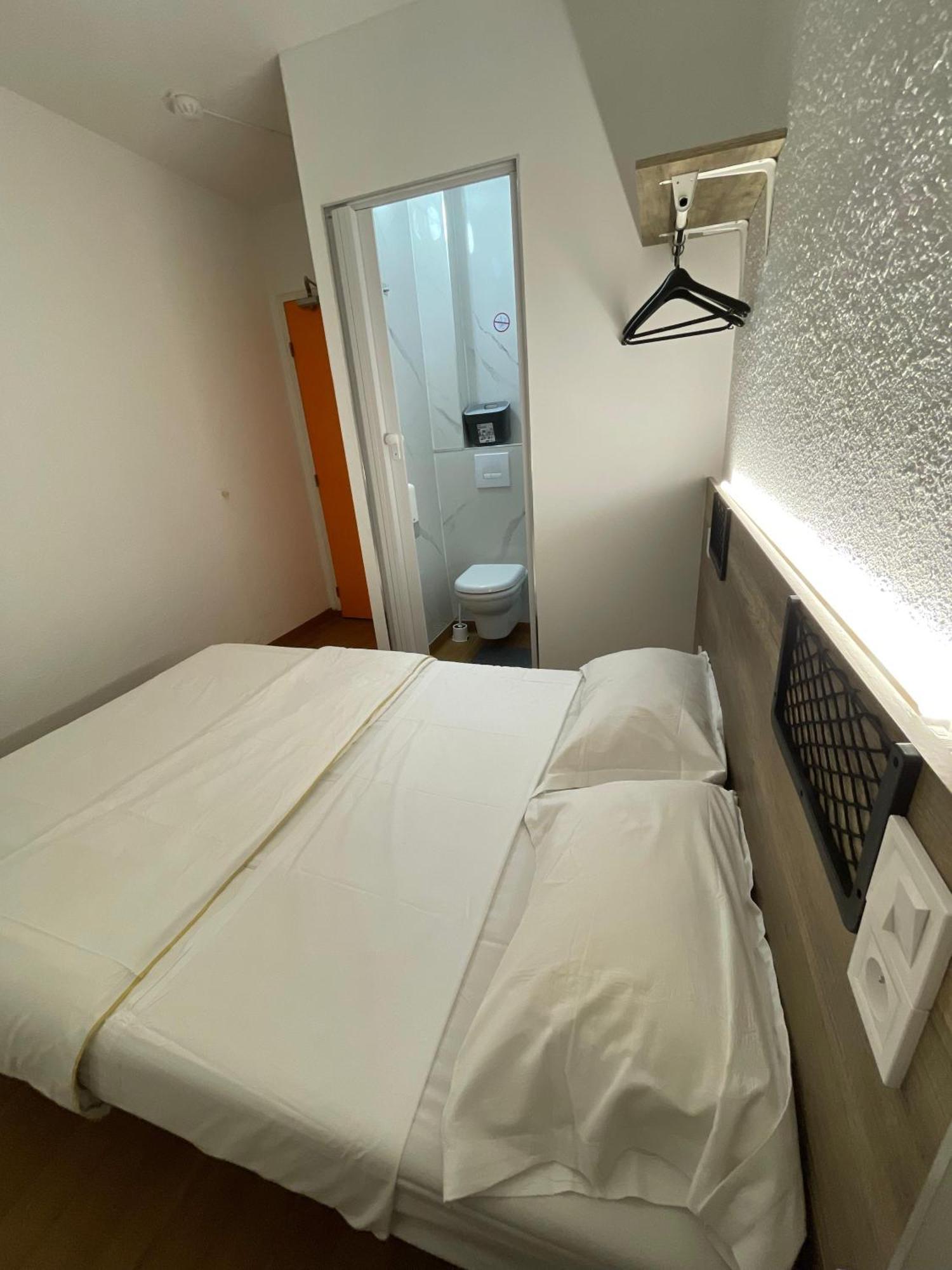 Hotel Thania 프롱티냥 외부 사진