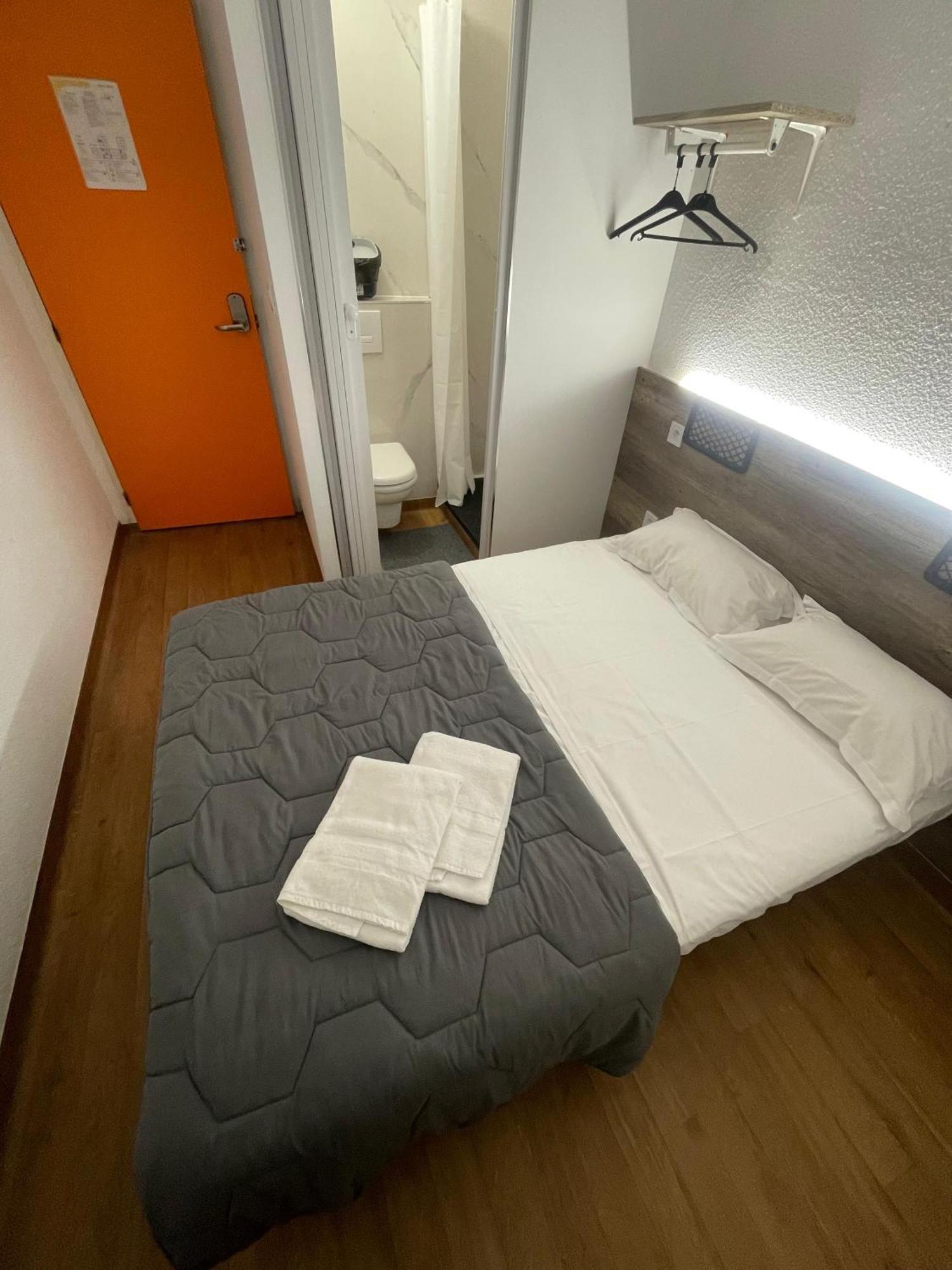 Hotel Thania 프롱티냥 외부 사진